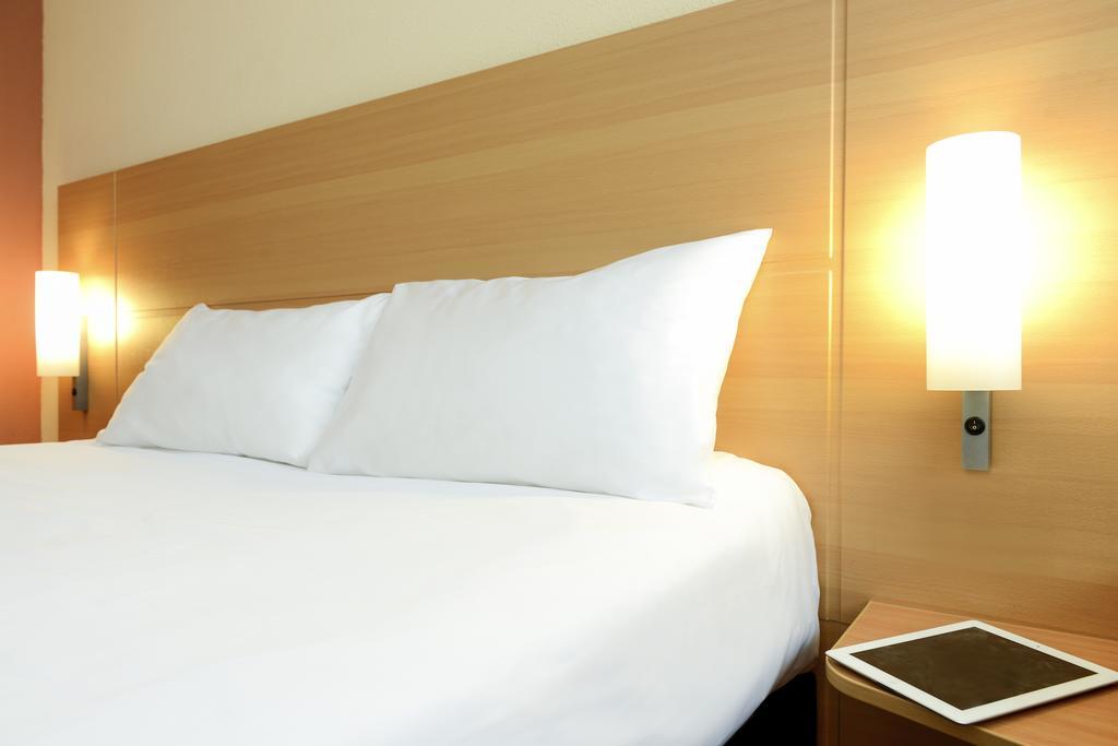 Ibis Kortrijk Centrum Exterior foto